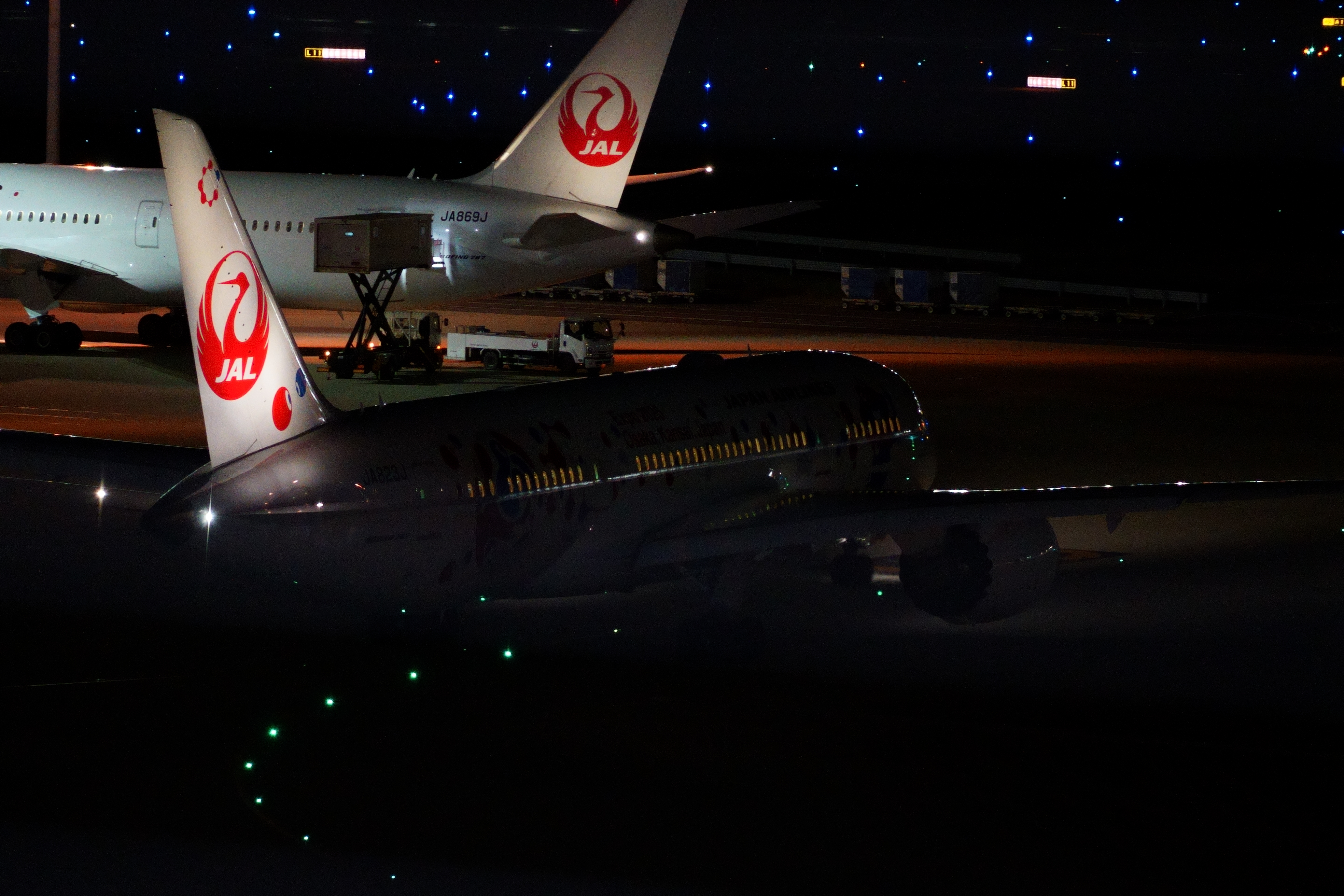 駐機場の尾翼